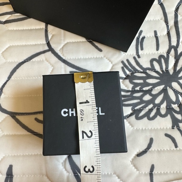 Chanel earrings gift set - Picture 3 of 7